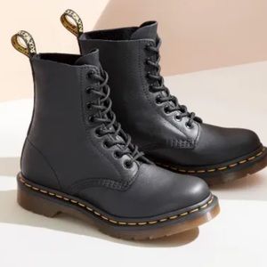 Dr. Martens 1460 Lace Up Boots (Like new!)